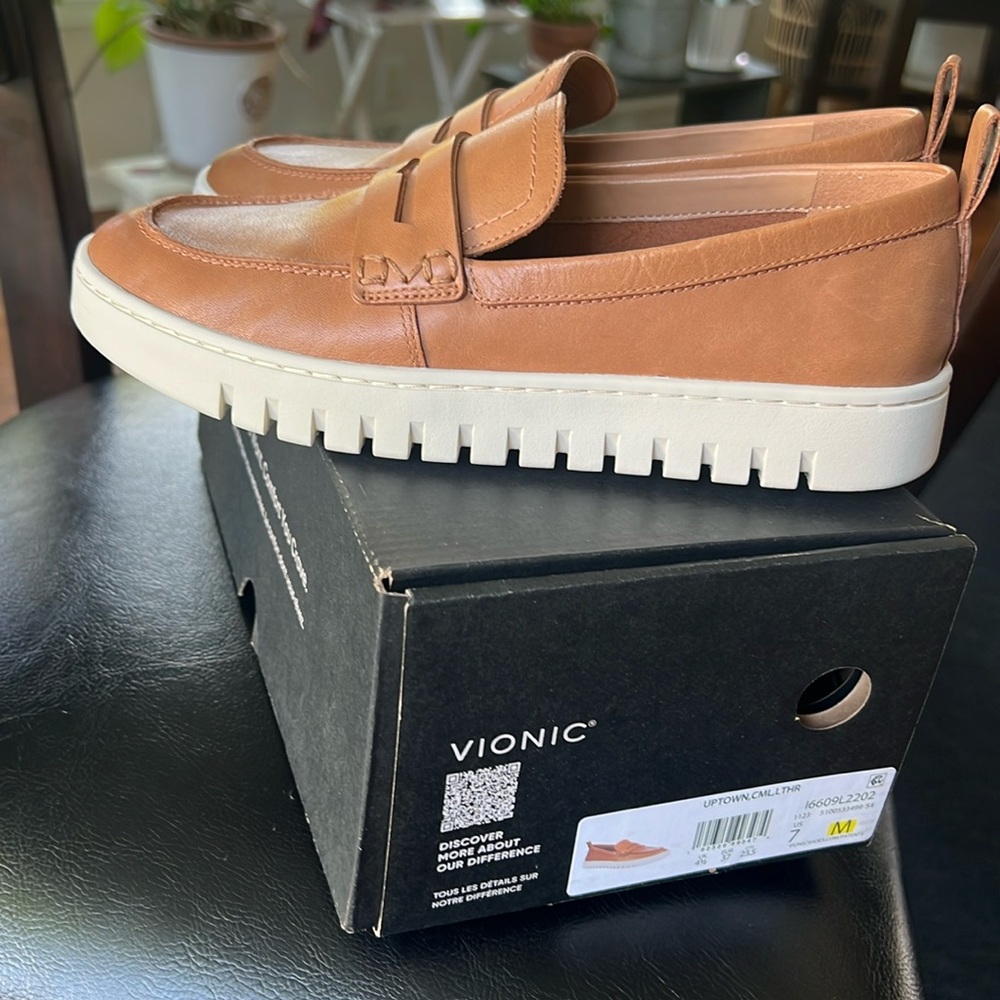 VIONIC UPTOWN CAMEL COLOR LOATHER